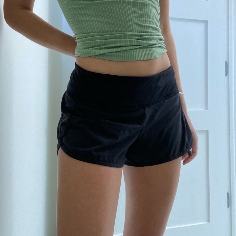SOLD: lululemon speed up short 2.5”